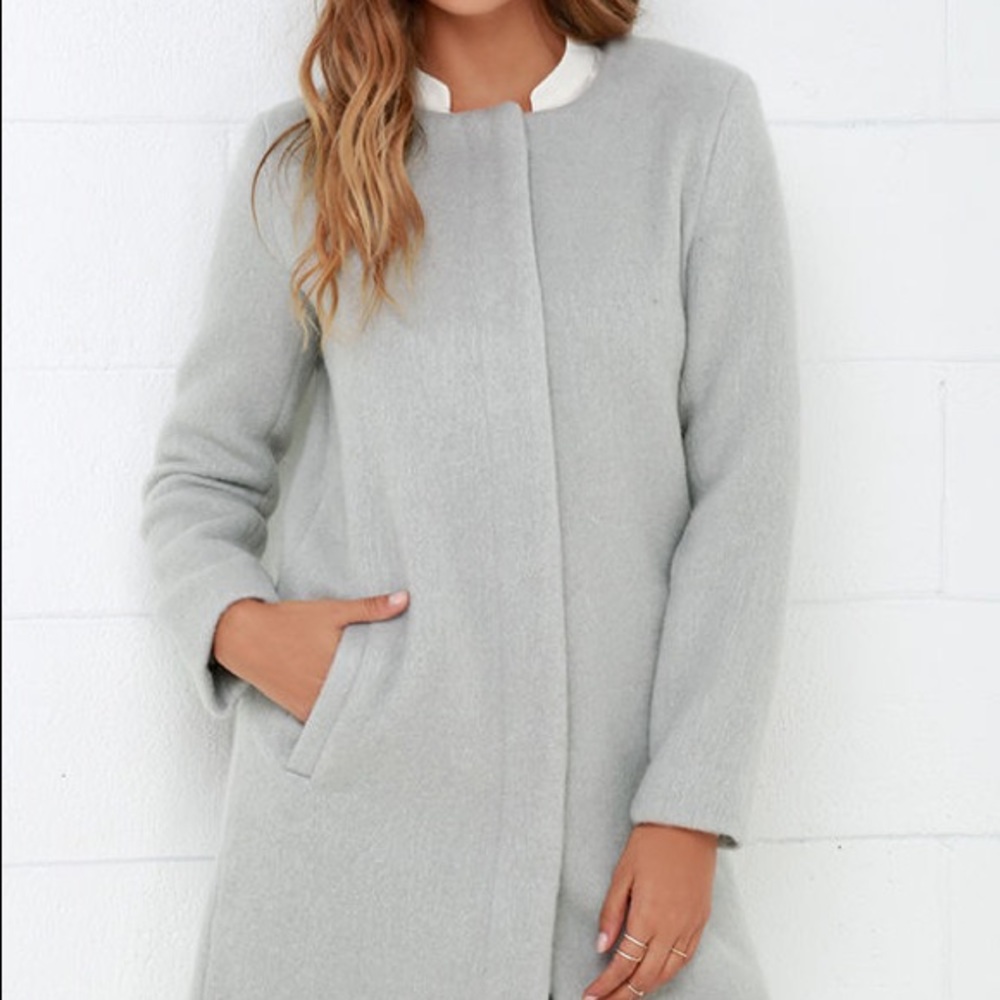 Lulu’s long light grey coat